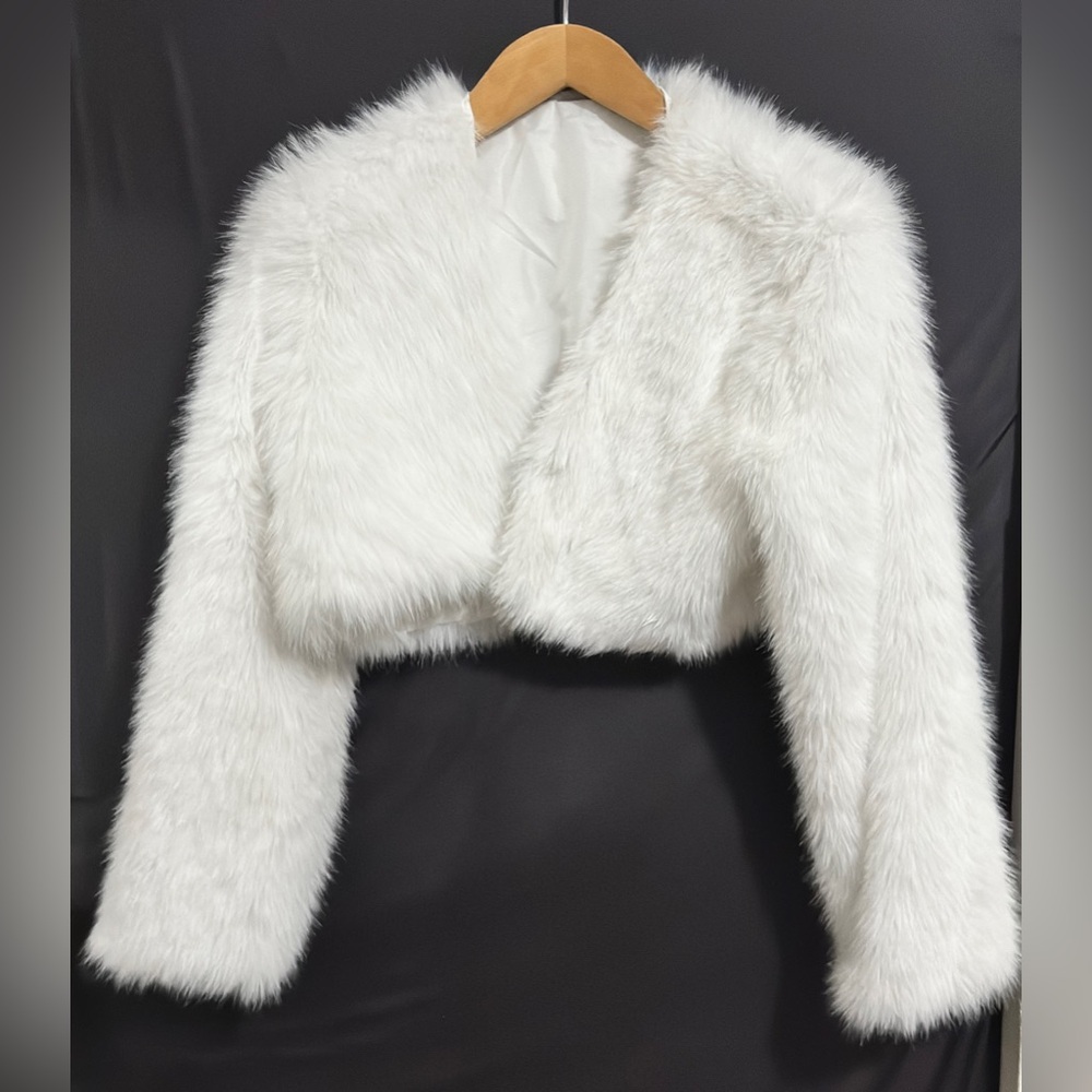 Size XL - White Faux Fur Cropped Jacket